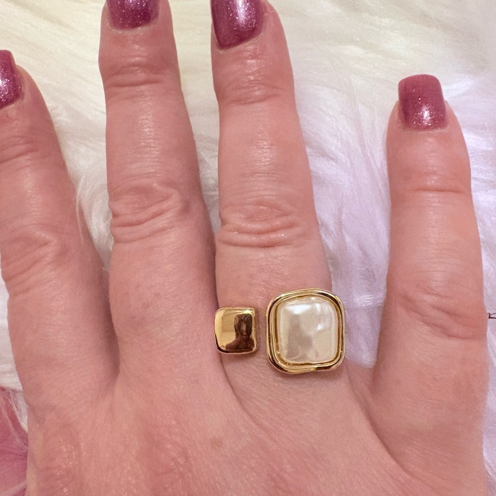 NWT House of Harlow 1960 Gold and Pearl Ring - Picture 5 of 6